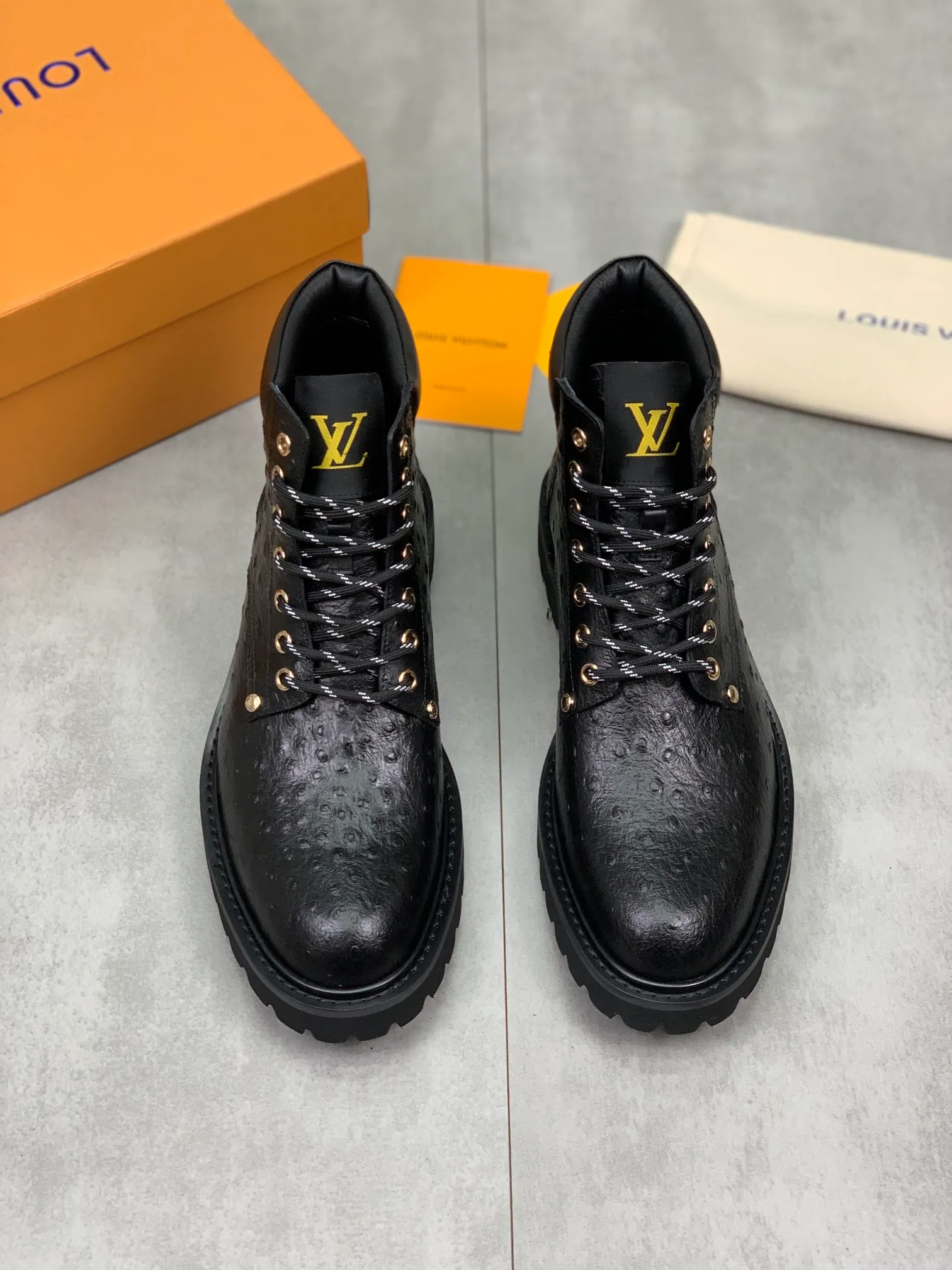 Men's men's shoes 💰P620💰【New】🆘Water-dyed cow lining LV Louis Vuitton business high-top leather shoes, made of original imported Italian 🇮🇹 calfskin, full cowhide lining, carefully handmade by professional shoemakers, the original version is specially designed for wear-resistant outsole. Standard code 38-44 3⃣️color🉑️choice
